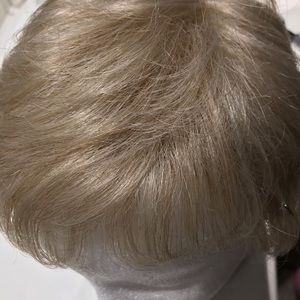 Short Stylish Platinum Blonde Wig
